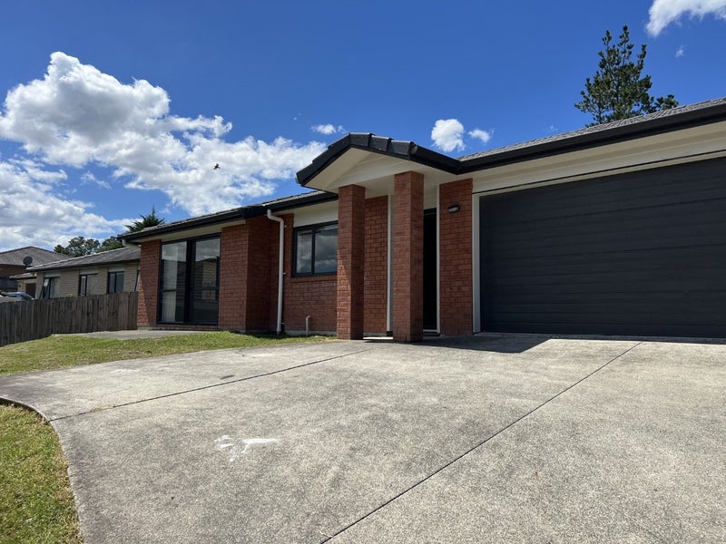 63 Tiriwa Drive, Massey, Auckland - Carousel 1
