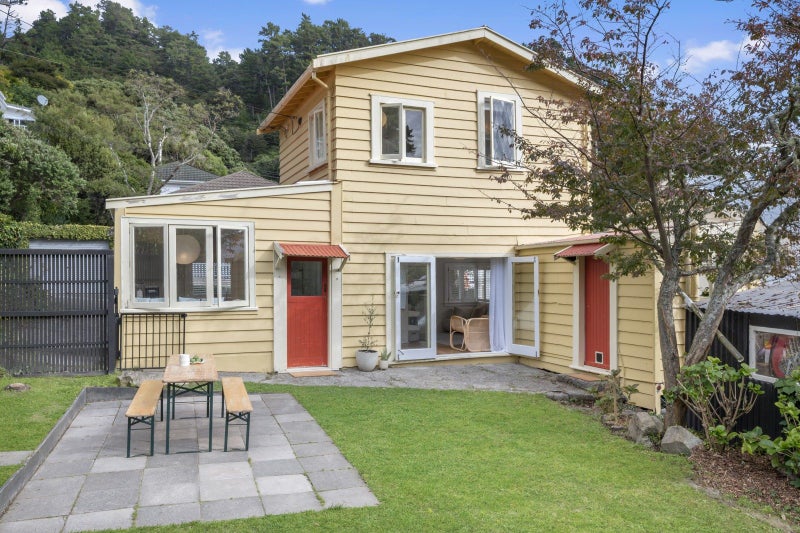 27 Rona Street, Eastbourne, Lower Hutt - Carousel 2