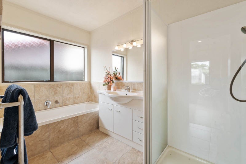 3 Cadenza Place, Conifer Grove, Takanini - Carousel 21