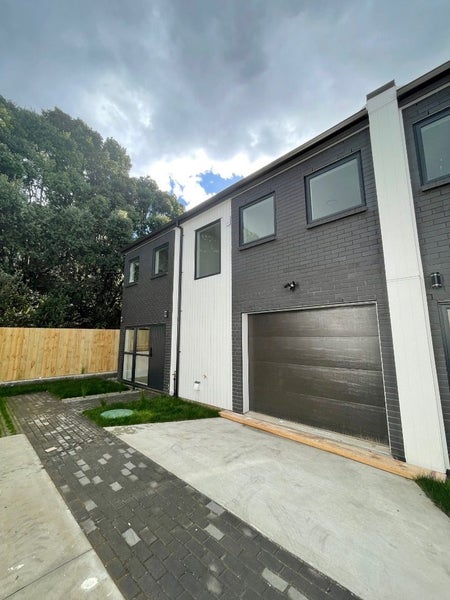 110D Hillside Road, Mount Wellington, Auckland - Carousel 1