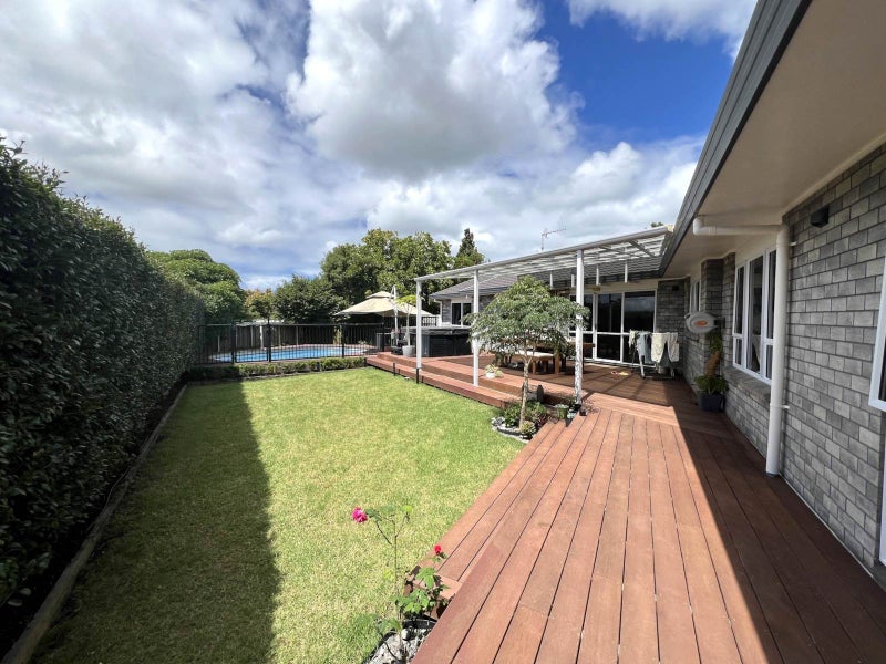 4 Hanly Close, West Harbour, Auckland - Carousel 1