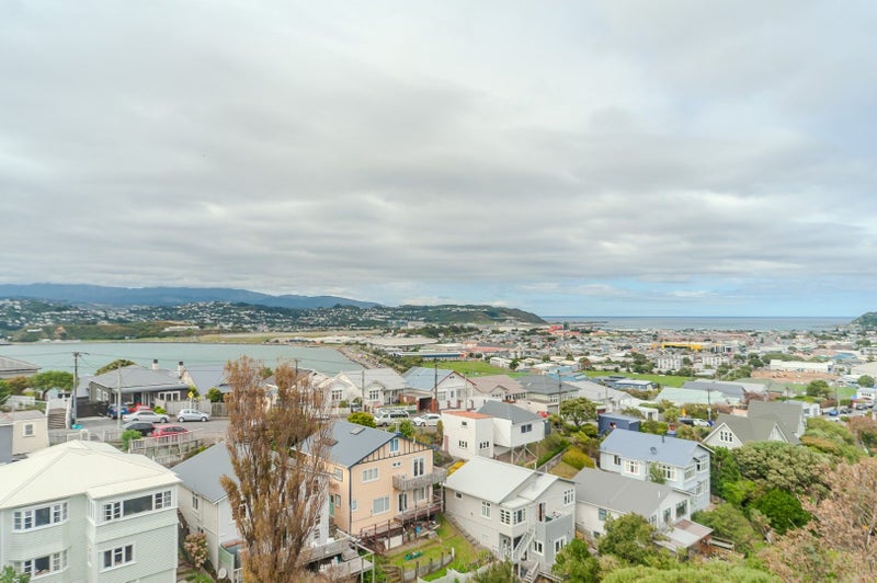 2B Baden Road, Hataitai, Wellington - Carousel 2