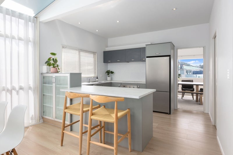 18 Beach Road, Plimmerton, Porirua - Carousel 2