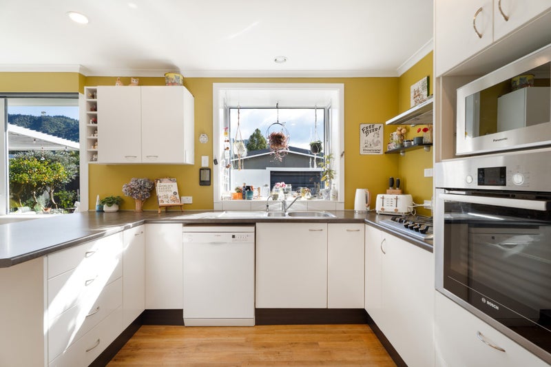 63 California Drive, Totara Park, Upper Hutt - Carousel 2