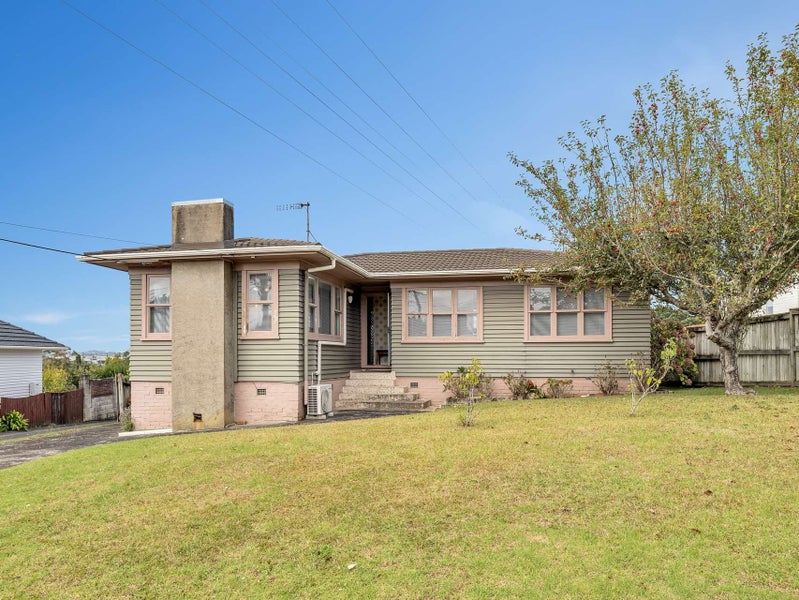 59 Tiroroa Avenue, Te Atatu South, Auckland - Carousel 1
