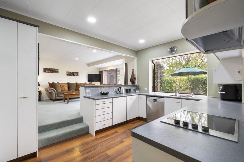 18 Clifton Terrace, Fitzherbert, Palmerston North - Carousel 2