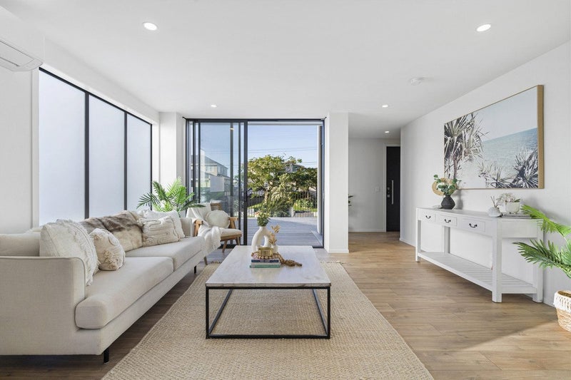 5C Maranui Street, Mount Maunganui, Mount Maunganui - Carousel 1