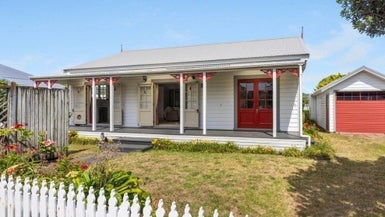 1 Eruini Street, Waikanae Beach, Waikanae - Carousel 1