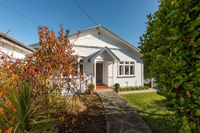 7 Eagle Street, Karori, Wellington - Carousel 1
