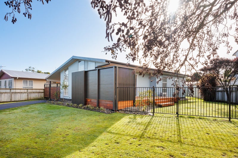 9 Pinedale Parade, Milson, Palmerston North, Manawatu / Whanganui - Carousel 1