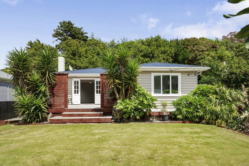 42 Bledisloe Crescent, Wainuiomata, Lower Hutt - Carousel 1