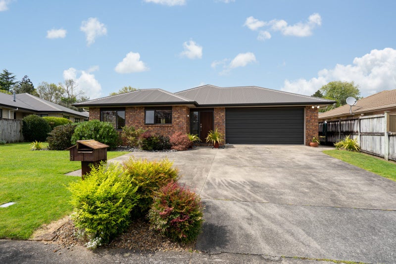 8 Grace Avenue, Leamington, Cambridge - Carousel 1