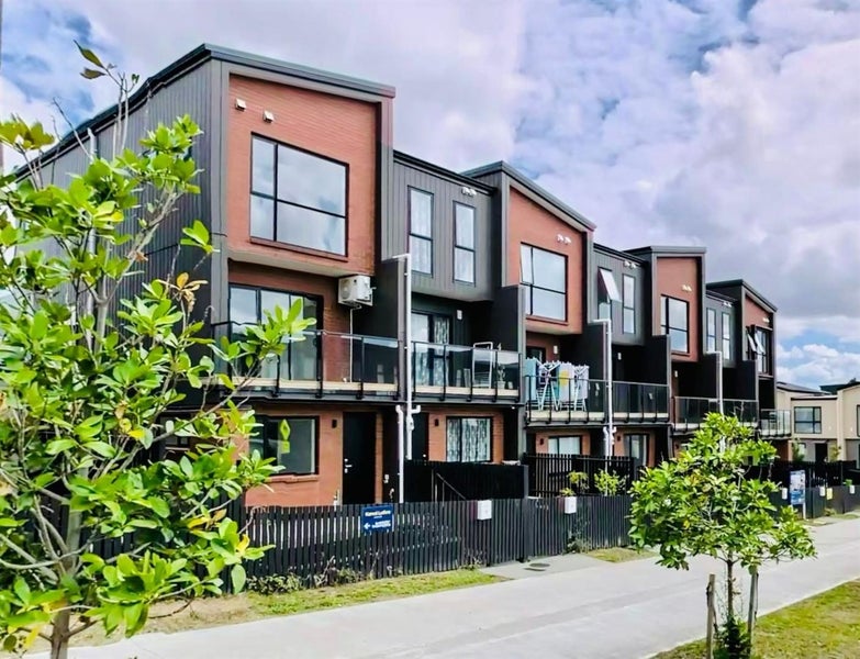 19 Papatahi Lane, Flat Bush, Auckland - Carousel 1