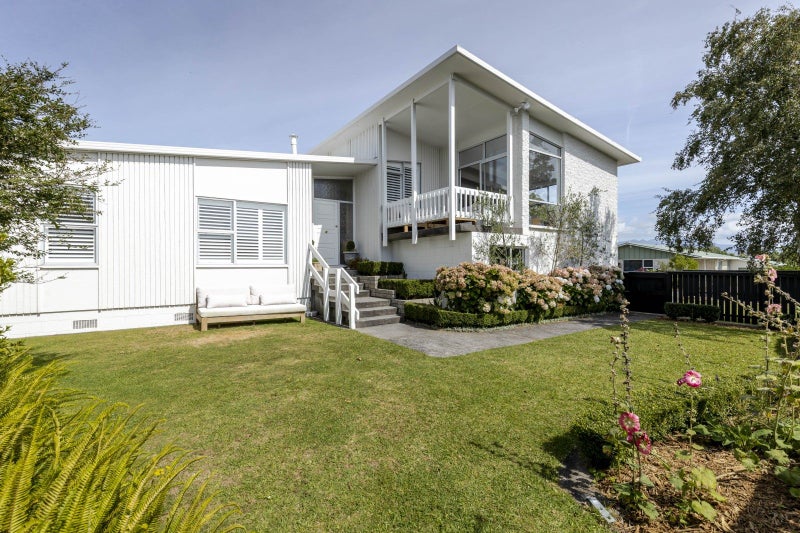 25 Nevada Drive, Merrilands, New Plymouth - Carousel 1