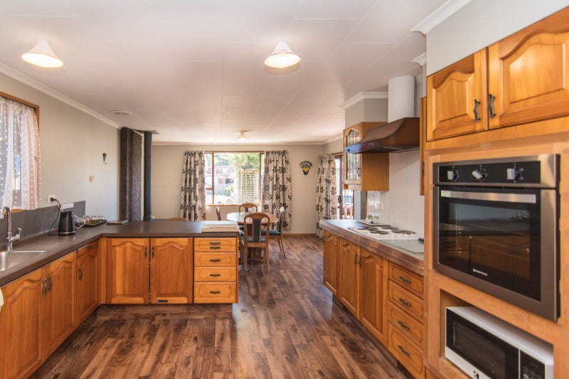 32 Thackeray Street, St Andrews - Carousel 2