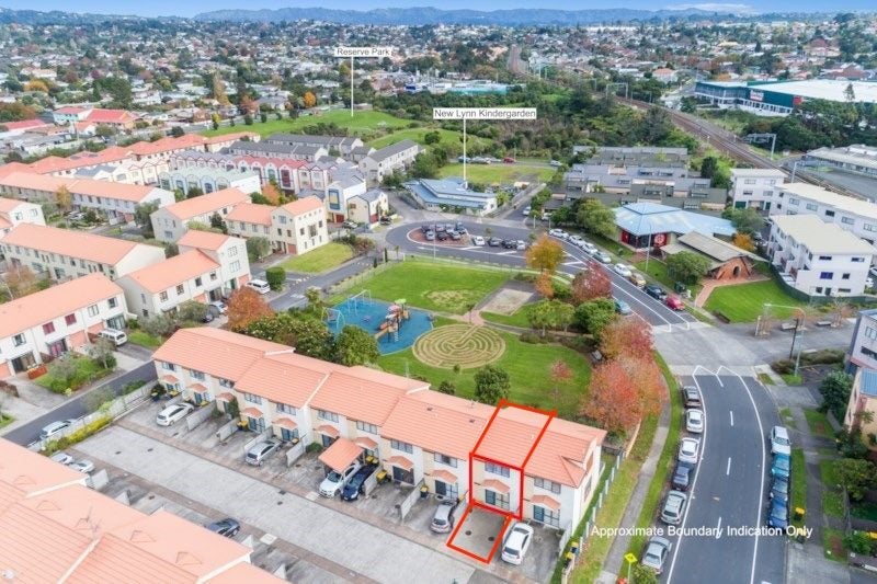 21/3 Ambrico Place, New Lynn, Auckland - Carousel 2