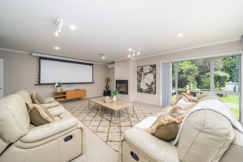 4 Handly Grove, Churton Park, Wellington - Carousel 2