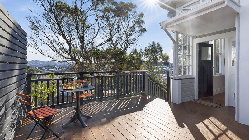 11 Nevay Road, Karaka Bays, Wellington - Carousel 1