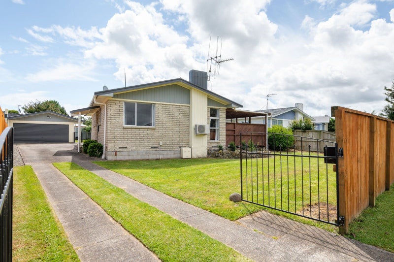 21 Rhonda Avenue, Deanwell, Hamilton - Carousel 1