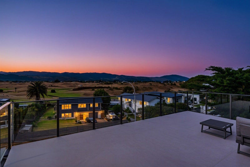 55A Golf Road, Paraparaumu Beach, Kapiti Coast, Wellington - Carousel 1