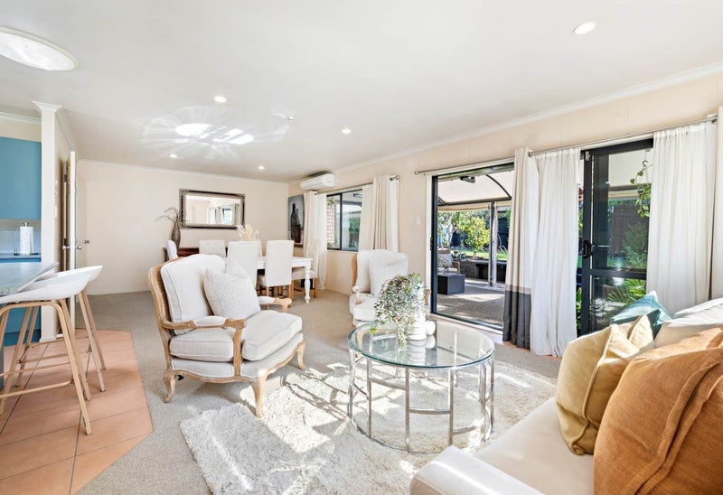 13 Cottesmore Place, Huntington Park, Auckland - Carousel 2