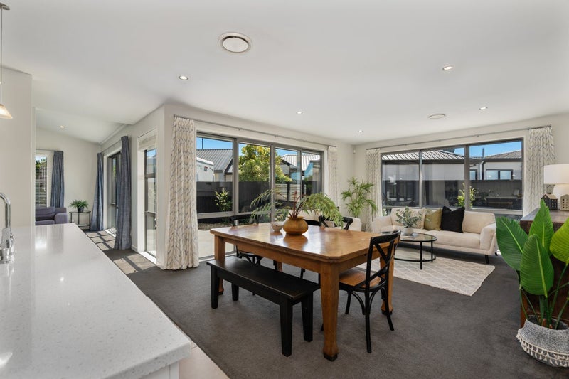 43 Vernon Drive, Lincoln, Lincoln - Carousel 2