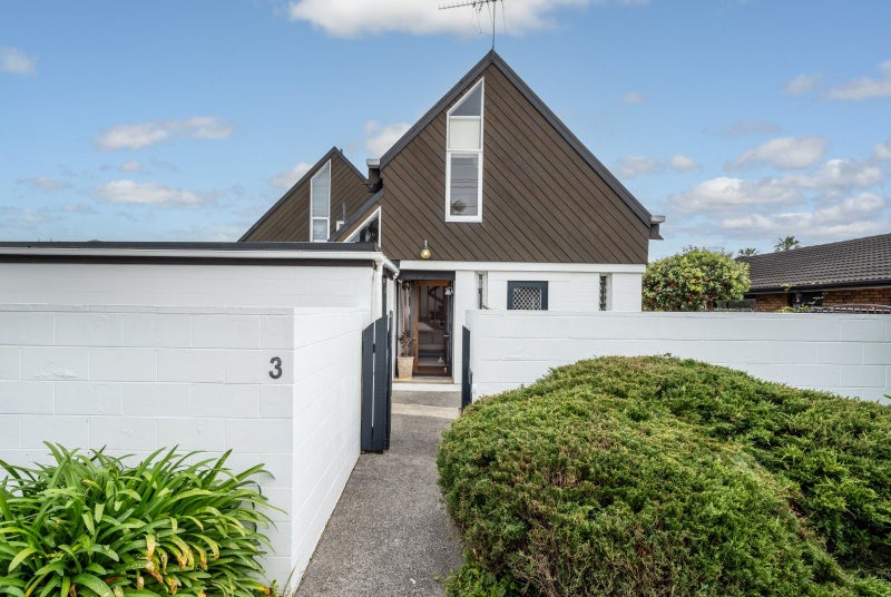 3/23 Eastern Beach Road, Eastern Beach, Auckland - Carousel 1