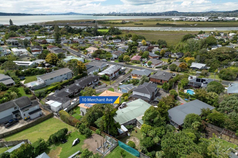 10 Merchant Avenue, Te Atatu South, Auckland - Carousel 1