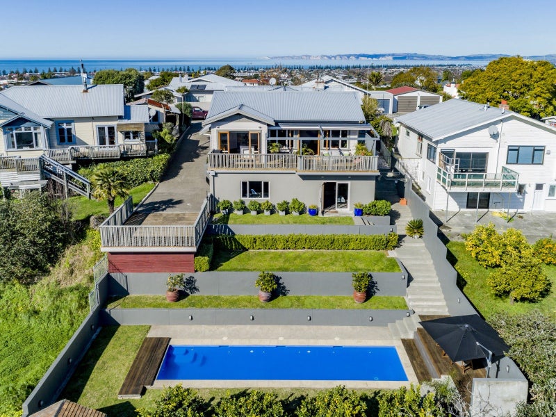 11 Lawrence Road, Hospital Hill, Napier - Carousel 34