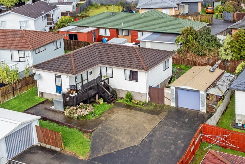 2/4 Myna Place, Weymouth, Auckland - Carousel 1