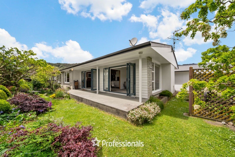 294 Stokes Valley Road, Stokes Valley, Lower Hutt - Carousel 1