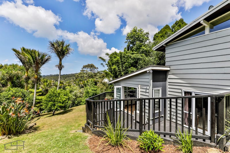 100 Huia Road, Titirangi, Auckland - Carousel 1