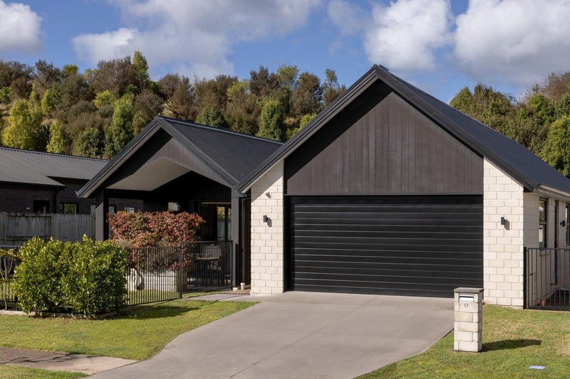 57 Pakanga Grove, Pyes Pa, Tauranga - Carousel 1