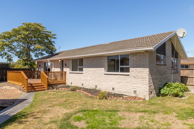 18 Tamarisk Place, Parklands, Christchurch - Carousel 1