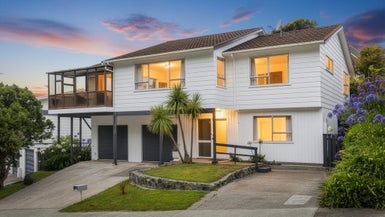 15 Fyvie Avenue, Tawa, Wellington - Carousel 1