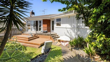 1 Vanda Place, Gate Pa, Tauranga - Carousel 1