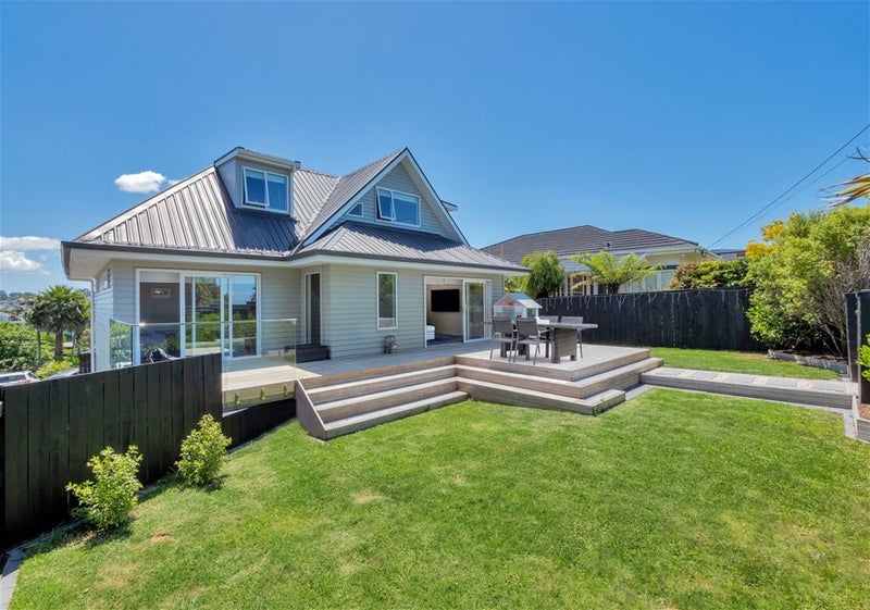 904 East Coast Road, Northcross, Auckland - Carousel 1