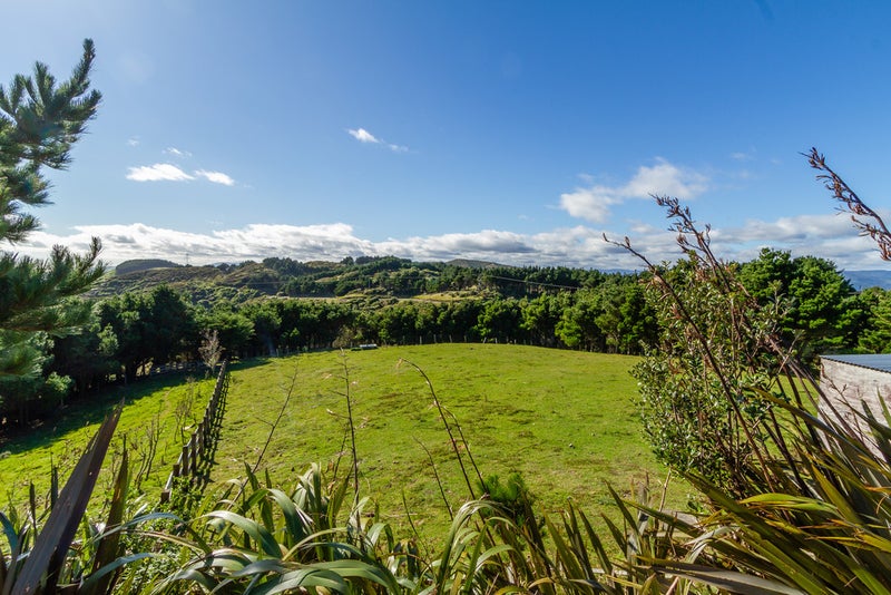 529 Horokiwi Road, Horokiwi, Wellington - Carousel 1