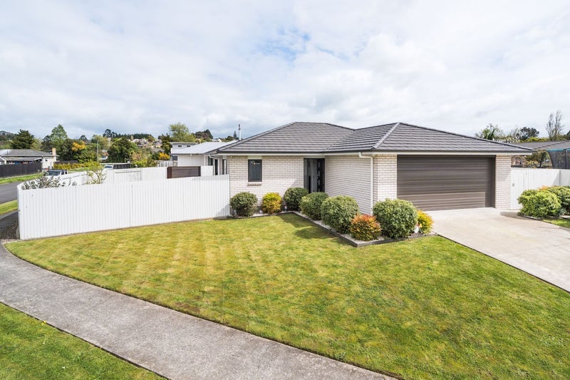 6 Wescombe Grove, Feilding, Feilding - Carousel 2