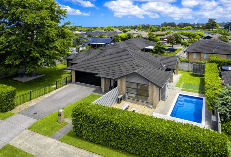 13 Munford Lane, Riverhead, Riverhead - Carousel 1