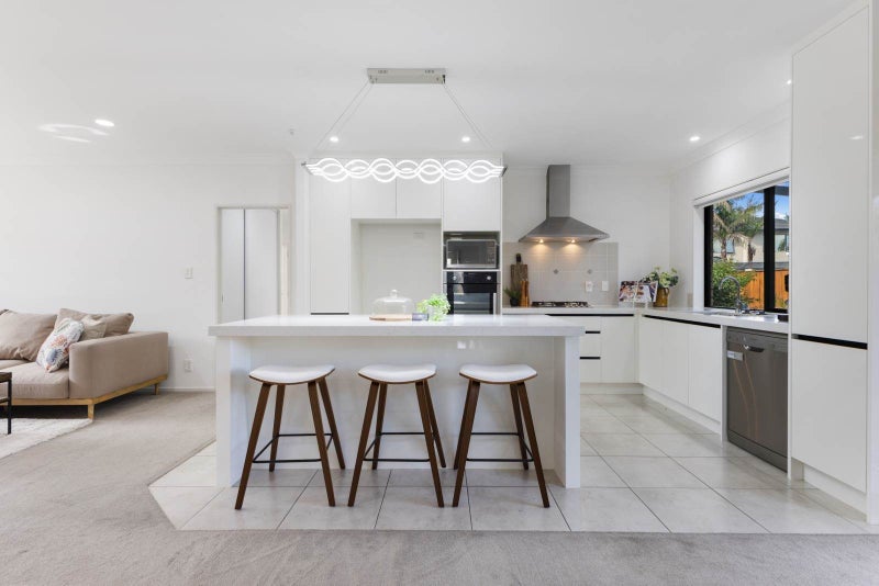 50 Aberdeen Crescent, Wattle Downs, Auckland - Carousel 2