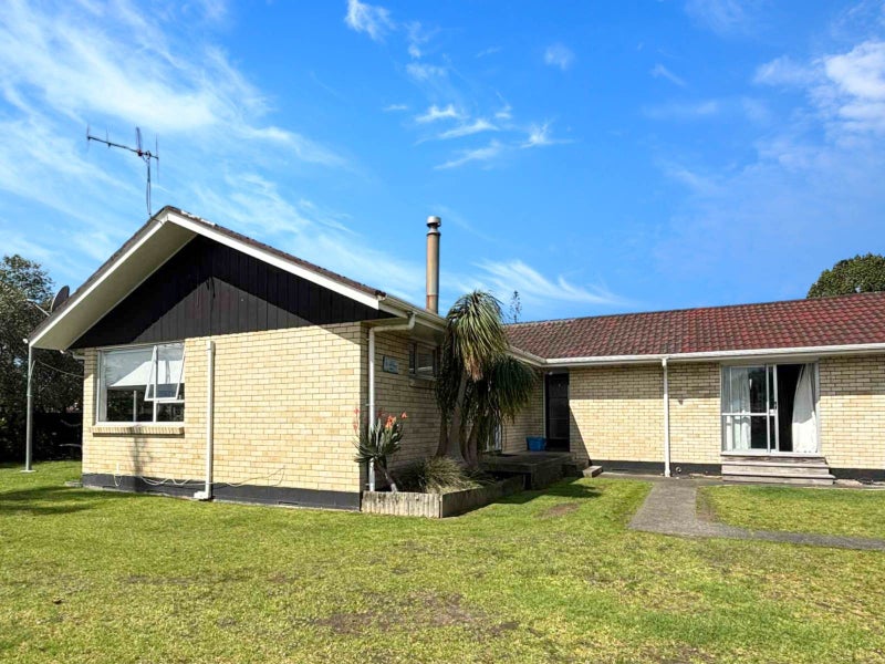 1/2 Wahanui Walk, Ruakaka - Carousel 1