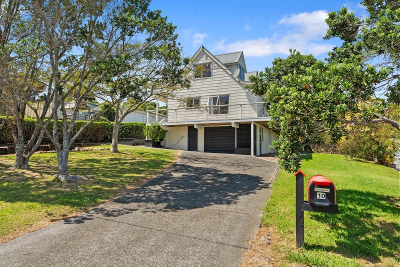 10 Moa Avenue, Oneroa, Waiheke Island - Carousel 1