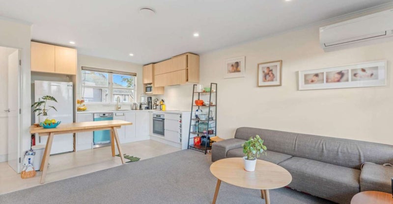 1/7 Colenso Place, Mission Bay, Auckland - Carousel 1