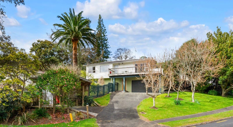 15 Robbies Road, Shelly Park, Auckland - Carousel 1