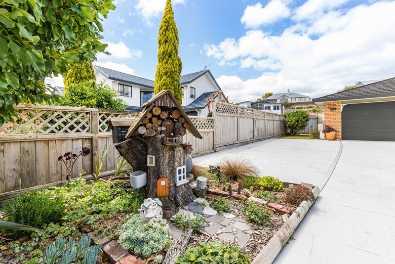 41 Clearwater Terrace, Brown Owl, Upper Hutt - Carousel 23