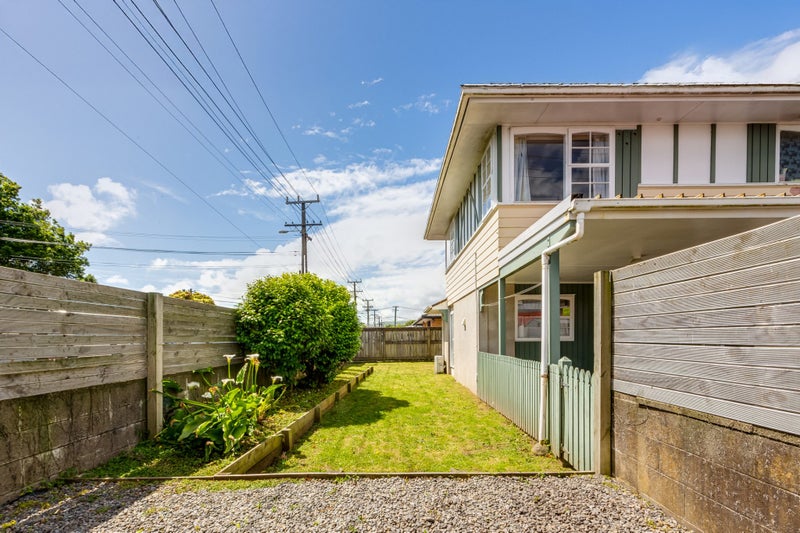 1/1 WAIKARE AVE, Waiwhetu, Lower Hutt - Carousel 1