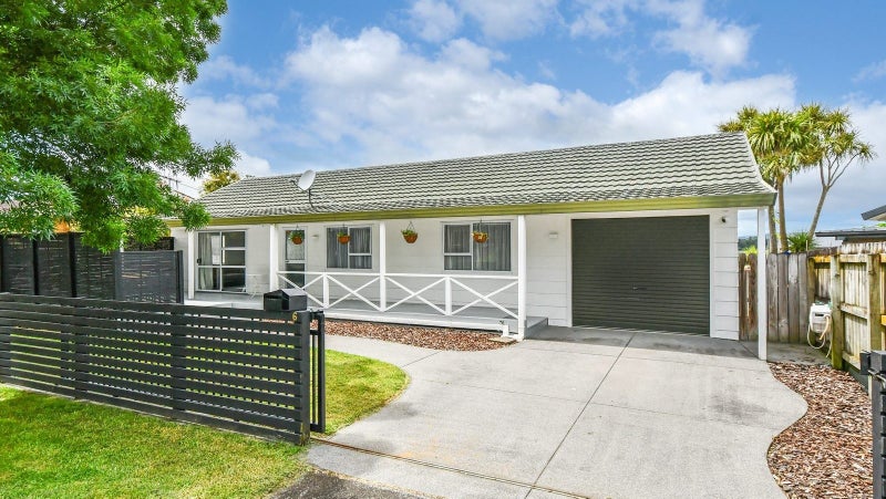 6 Lorelei Place, Opaheke, Papakura - Carousel 1