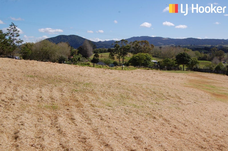 5 Pavel Place, Kaiwaka, Kaiwaka - Carousel 1
