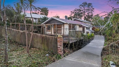13 Annison Avenue, Glen Eden, Auckland - Carousel 1
